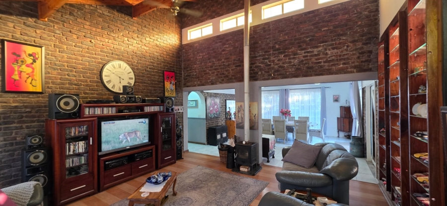 5 Bedroom Property for Sale in Wilkoppies North West